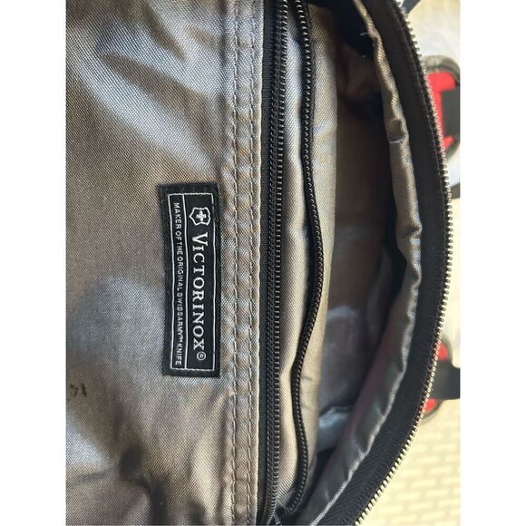 Victorinex Red Swiss Army Knife mini backpack - Picture 6 of 6